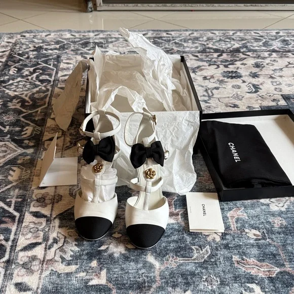 Authentic Chanel Camelia Lambskin & Grosgrain T-Strap Mary Jane Pumps size 37 - Picture 3 of 17